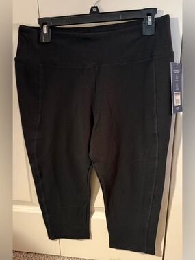 NWT Marika capri leggings. Size XL.